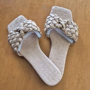 Laicigo Crisscross Braided Tan Women's Sandals with Square Toe. NWOT. Size 9